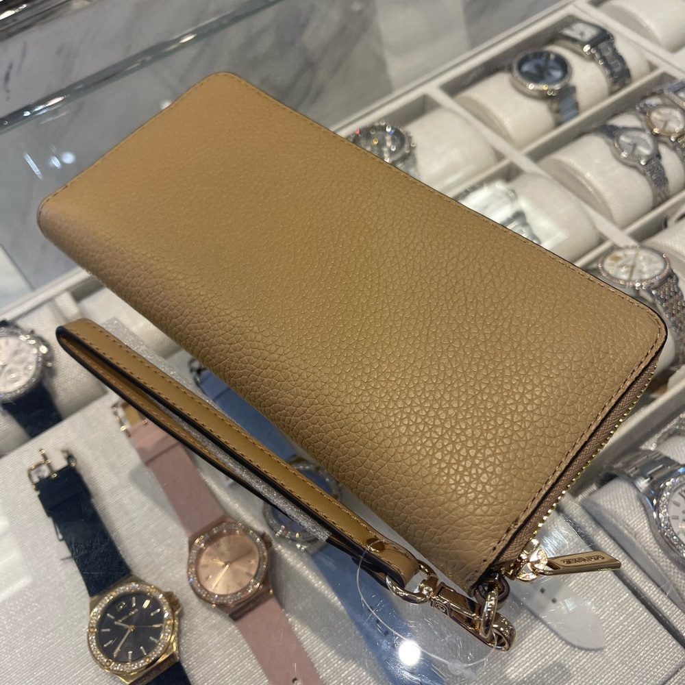 MICHAEL KORS JST Lg Pebbled Leather Continental Wristlet Wallet Phone Hold
Camel - Picture 10 of 16